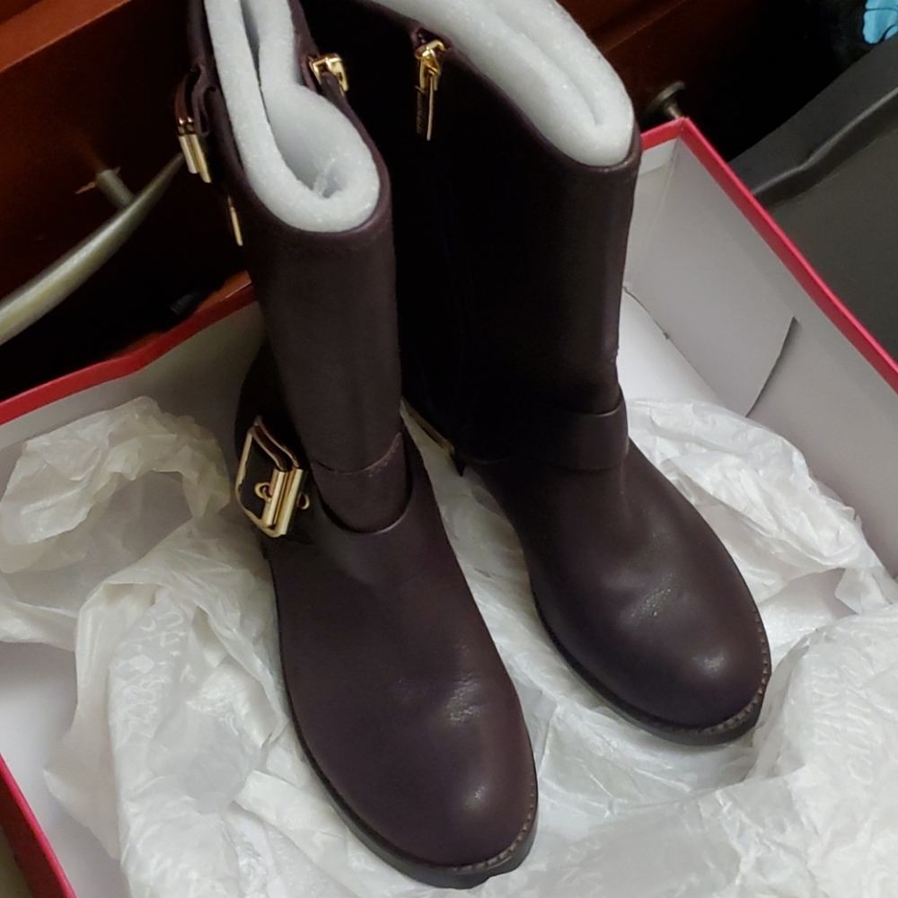 Boots - Picture 3 of 5